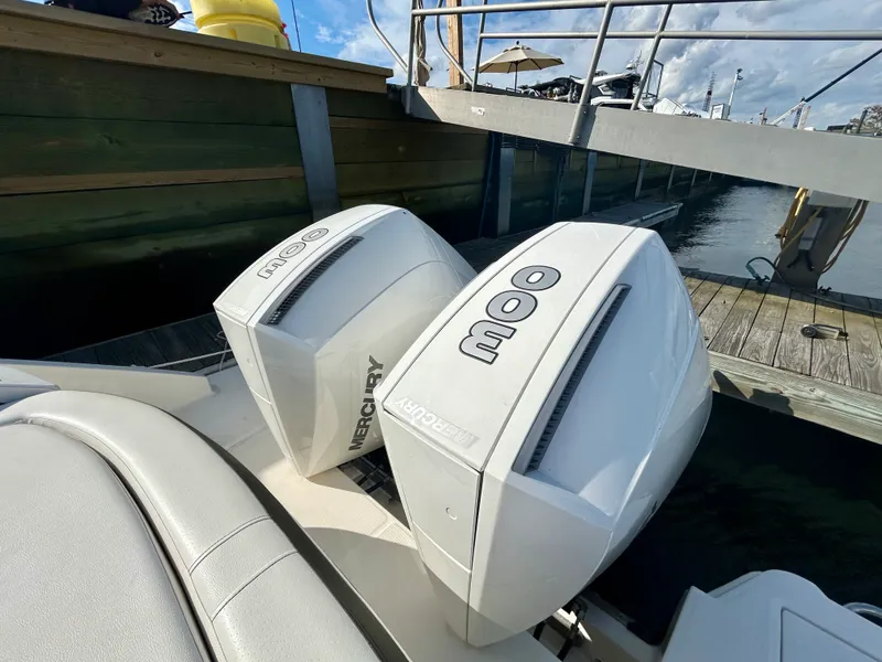 Slide: The Image of Sea Ray SLX 310 OB 2020 - 8