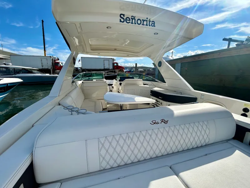 Slide: The Image of Sea Ray SLX 310 OB 2020 - 9