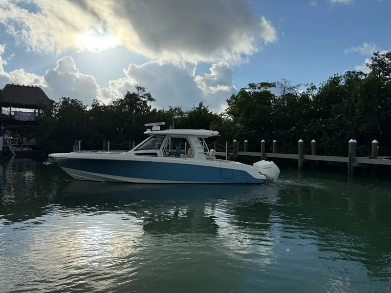 Slide: The Image of Boston Whaler 350 REALM 2021 - 2