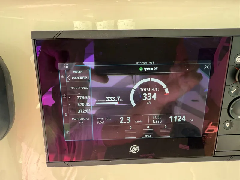 Slide: The Image of Boston Whaler 350 REALM 2021 - 9