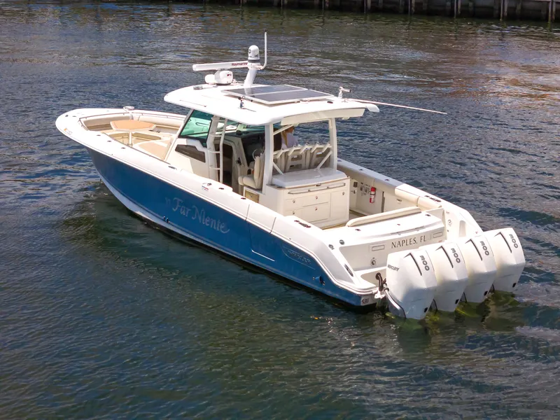 Slide: The Image of Boston Whaler 380 OUTRAGE 2022 - 12