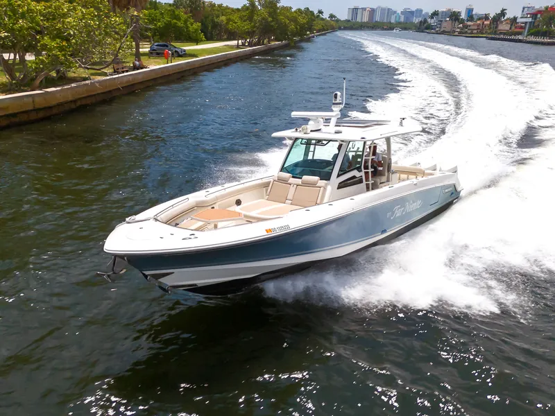 Slide: The Image of Boston Whaler 380 OUTRAGE 2022 - 17