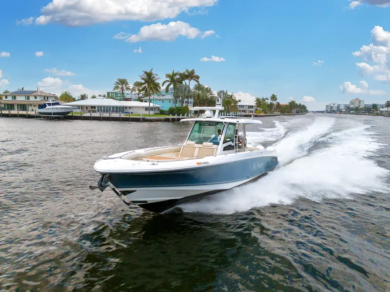 Slide: The Image of Boston Whaler 380 OUTRAGE 2022 - 18