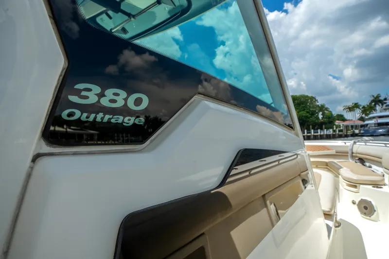 Slide: The Image of Boston Whaler 380 OUTRAGE 2022 - 27