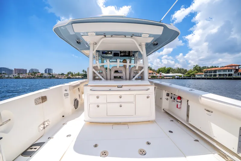 Slide: The Image of Boston Whaler 380 OUTRAGE 2022 - 28