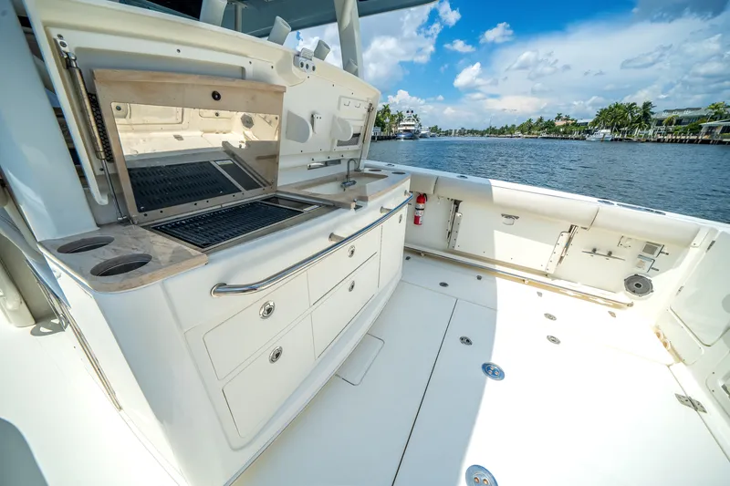 Slide: The Image of Boston Whaler 380 OUTRAGE 2022 - 35