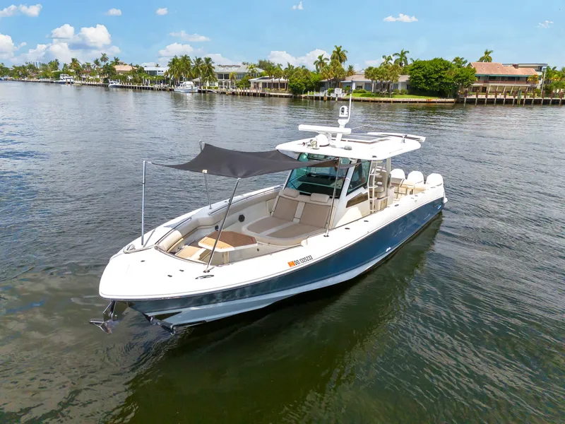 Slide: The Image of Boston Whaler 380 OUTRAGE 2022 - 4