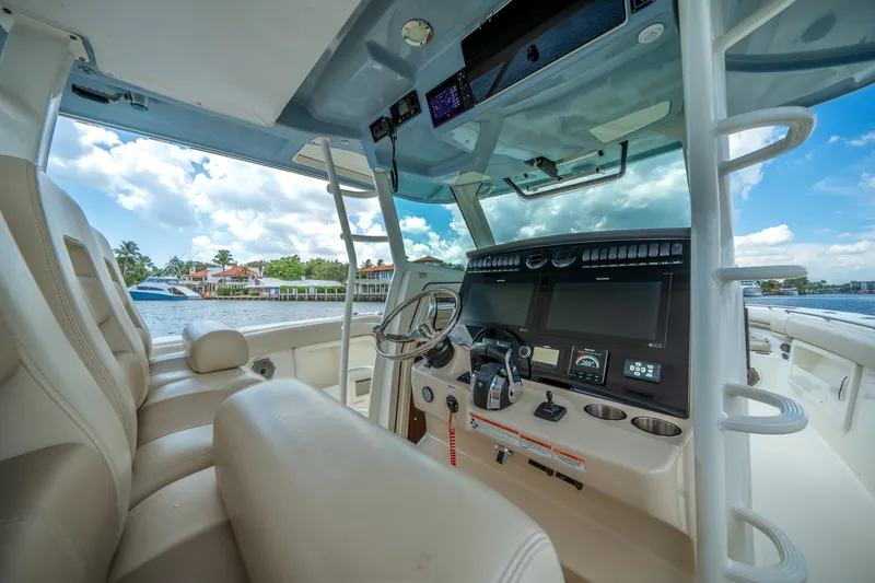 Slide: The Image of Boston Whaler 380 OUTRAGE 2022 - 41