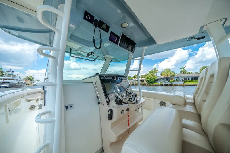 Slide: The Image of Boston Whaler 380 OUTRAGE 2022 - 42