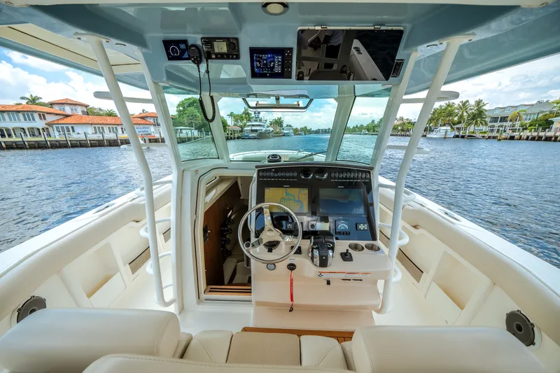 Slide: The Image of Boston Whaler 380 OUTRAGE 2022 - 43