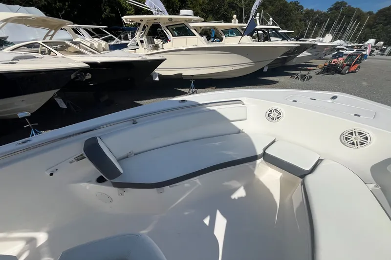 Slide: The Image of Tidewater 210 LXF 2020 - 10