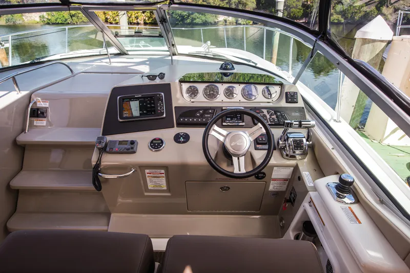 Slide: The Image of Sea Ray Sundancer 370 Outboard 2025 - 39