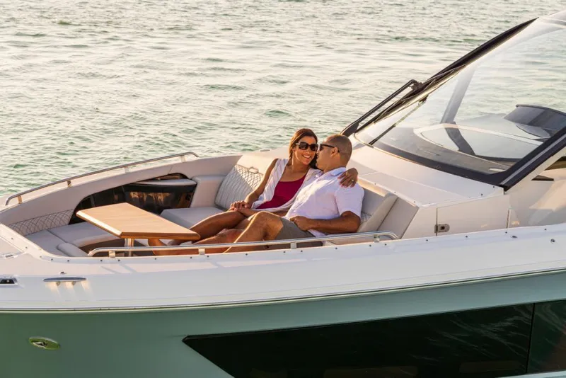 Slide: The Image of Sea Ray Sundancer 370 Outboard 2025 - 9