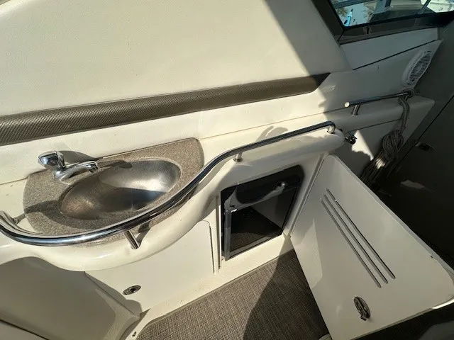 Slide: The Image of Sea Ray 38 Sundancer 2006 - 12