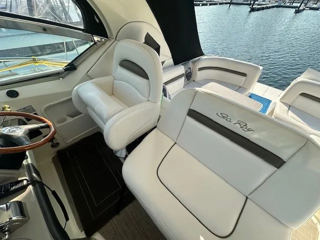 Slide: The Image of Sea Ray 38 Sundancer 2006 - 13