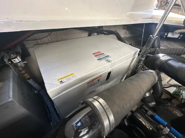 Slide: The Image of Sea Ray 38 Sundancer 2006 - 21