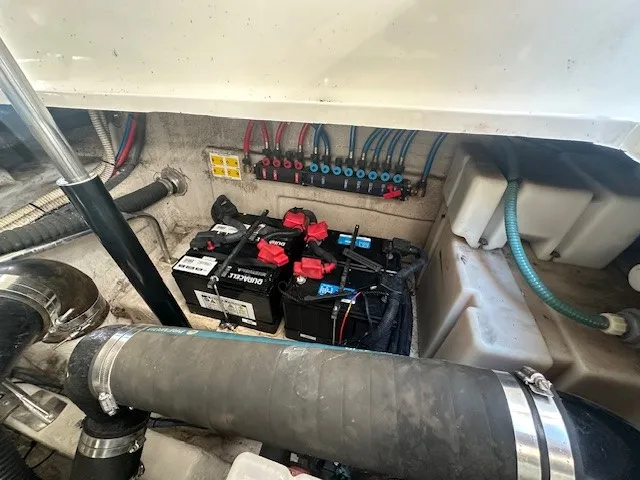 Slide: The Image of Sea Ray 38 Sundancer 2006 - 22