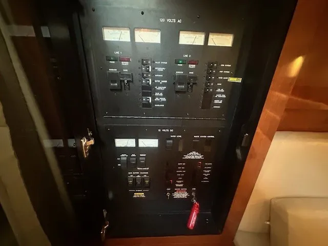 Slide: The Image of Sea Ray 38 Sundancer 2006 - 30