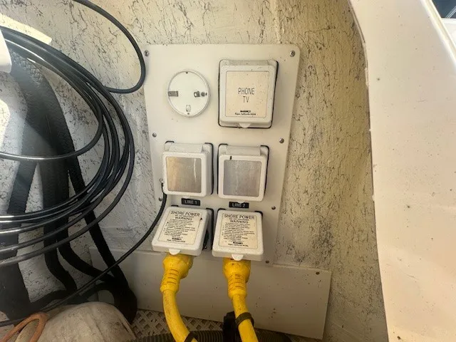 Slide: The Image of Sea Ray 38 Sundancer 2006 - 6