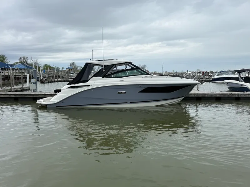 The Image of Sea Ray Sundancer 320 2026 - undefined