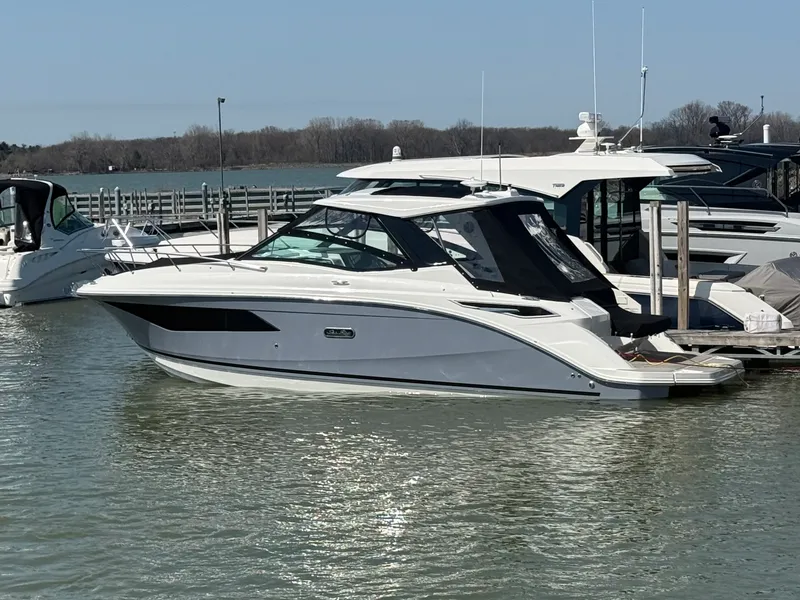 Slide: The Image of Sea Ray Sundancer 320 2026 - 1