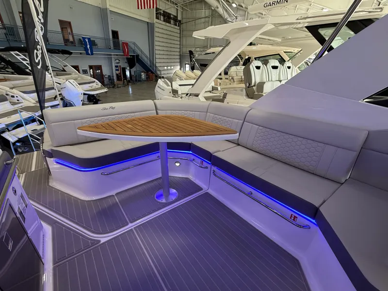 Slide: The Image of Sea Ray Sundancer 320 2026 - 88