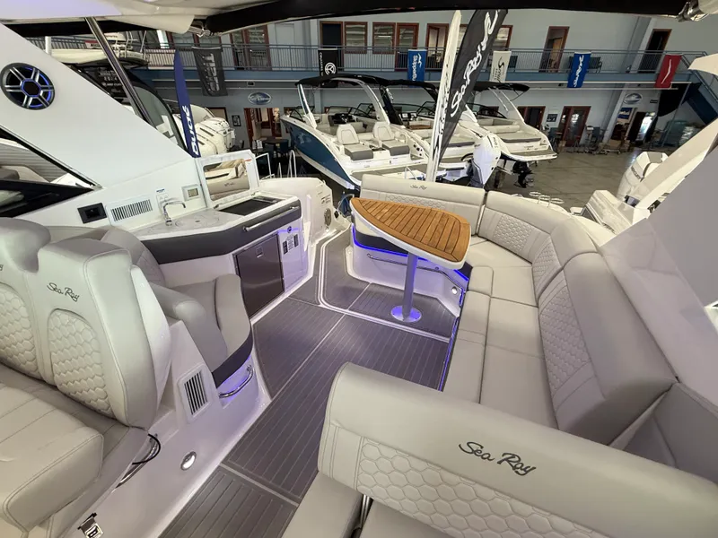Slide: The Image of Sea Ray Sundancer 320 2026 - 87