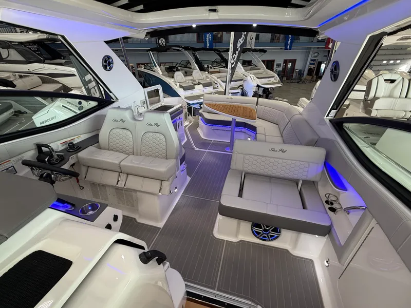 Slide: The Image of Sea Ray Sundancer 320 2026 - 89