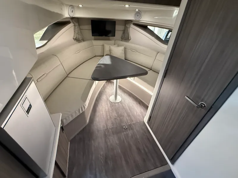 Slide: The Image of Sea Ray Sundancer 320 2026 - 92