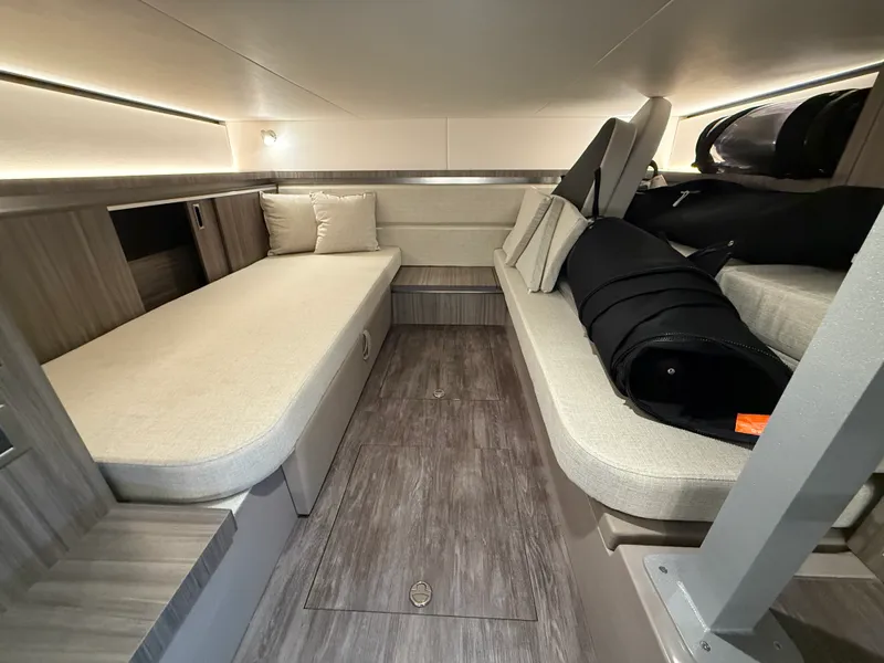 Slide: The Image of Sea Ray Sundancer 320 2026 - 94