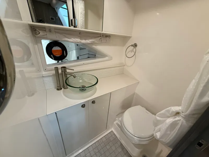 Slide: The Image of Sea Ray Sundancer 320 2026 - 95