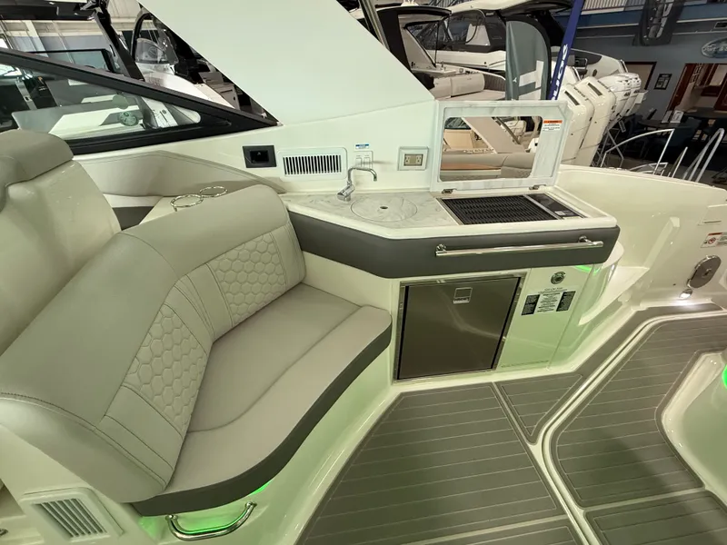 Slide: The Image of Sea Ray Sundancer 320 2026 - 86