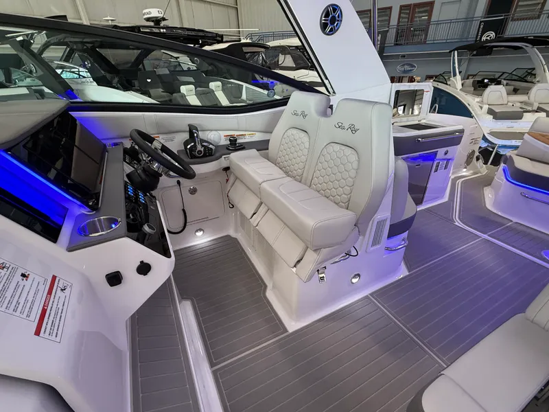 Slide: The Image of Sea Ray Sundancer 320 2026 - 92