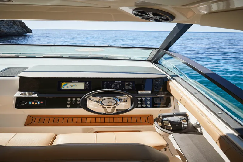 Slide: The Image of Sea Ray Sundancer 320 2026 - 36