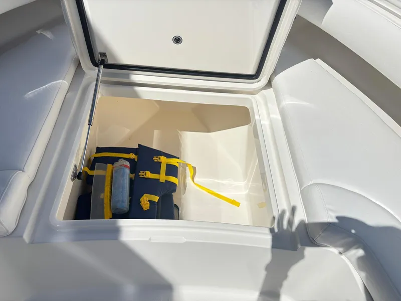 Slide: The Image of Regulator Marine 34 CC 2015 - 11