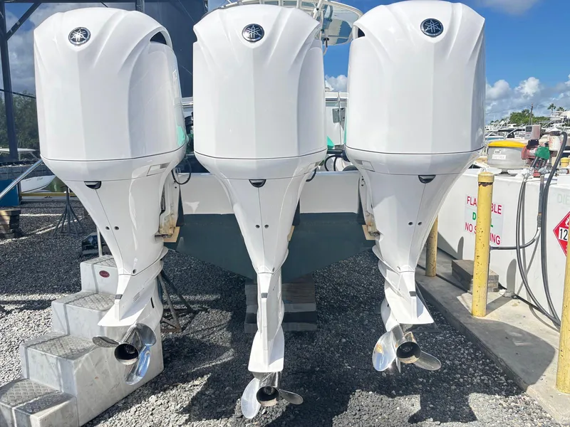 Slide: The Image of Regulator Marine 34 CC 2015 - 36