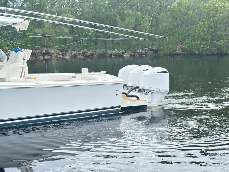 Slide: The Image of Regulator Marine 34 CC 2015 - 6