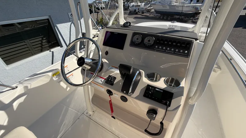 Slide: The Image of Boston Whaler 210 Montauk 2026 - 10
