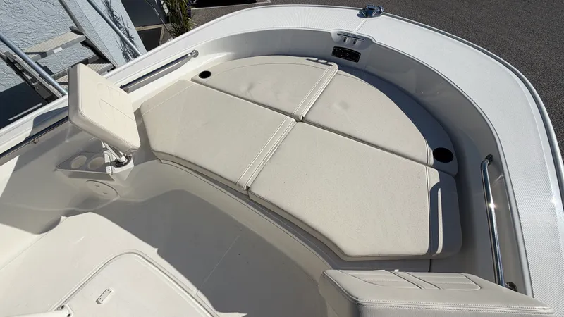 Slide: The Image of Boston Whaler 210 Montauk 2026 - 13