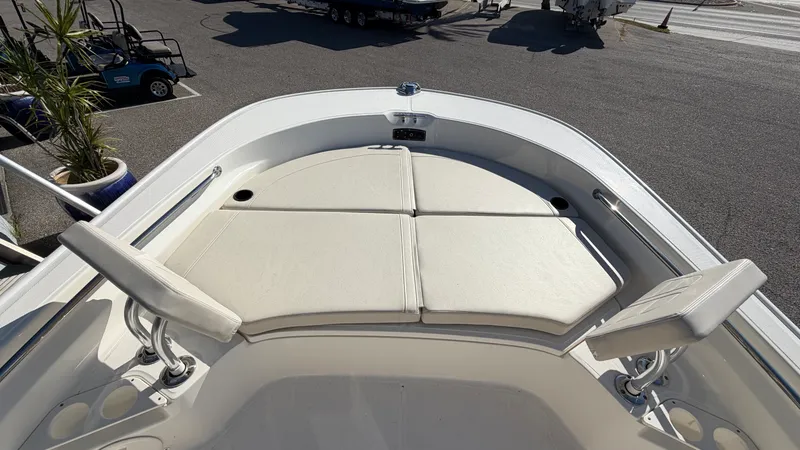 Slide: The Image of Boston Whaler 210 Montauk 2026 - 14