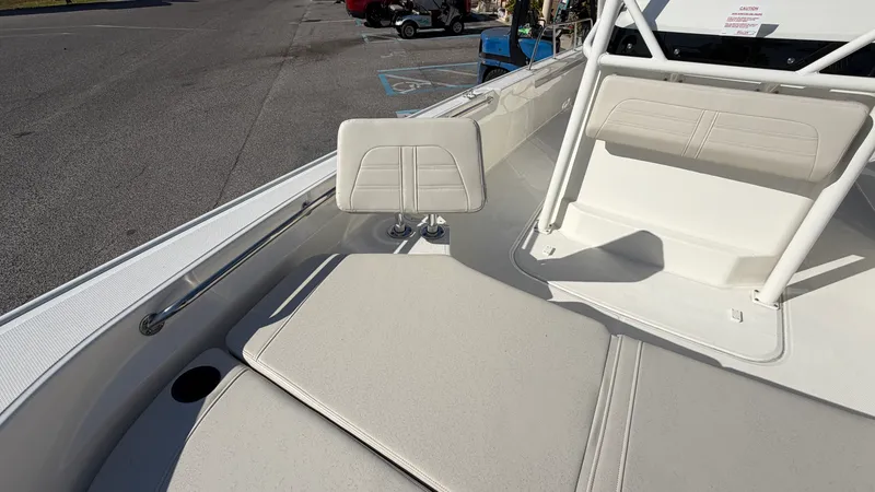 Slide: The Image of Boston Whaler 210 Montauk 2026 - 15