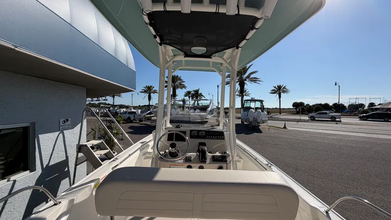 Slide: The Image of Boston Whaler 210 Montauk 2026 - 6