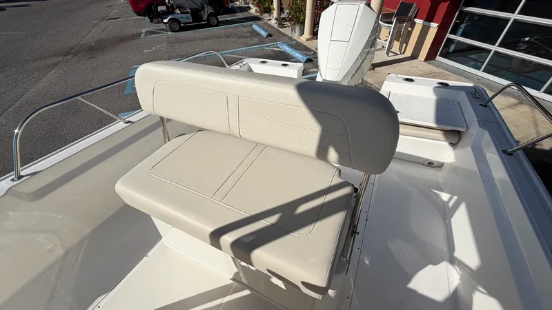 Slide: The Image of Boston Whaler 210 Montauk 2026 - 7