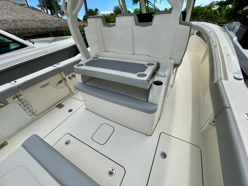 Slide: The Image of Scout 355 LXF 2022 - 14