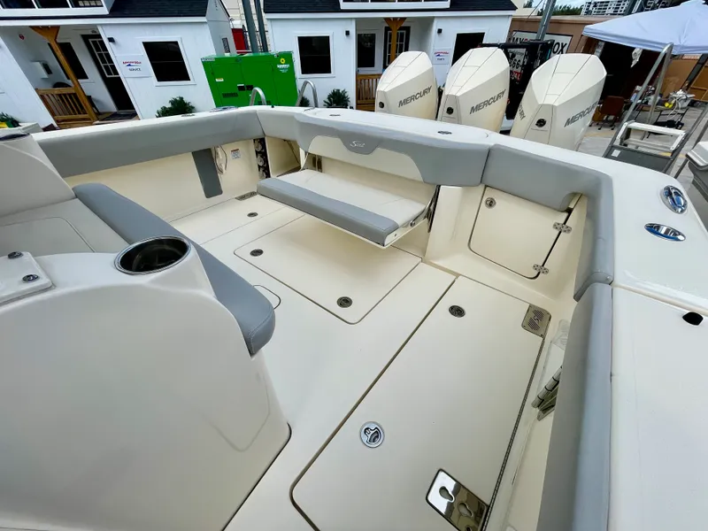 Slide: The Image of Scout 355 LXF 2022 - 15