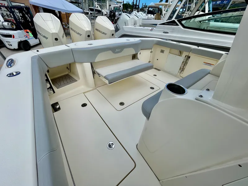 Slide: The Image of Scout 355 LXF 2022 - 16