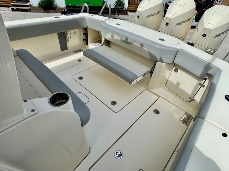 Slide: The Image of Scout 355 LXF 2022 - 17