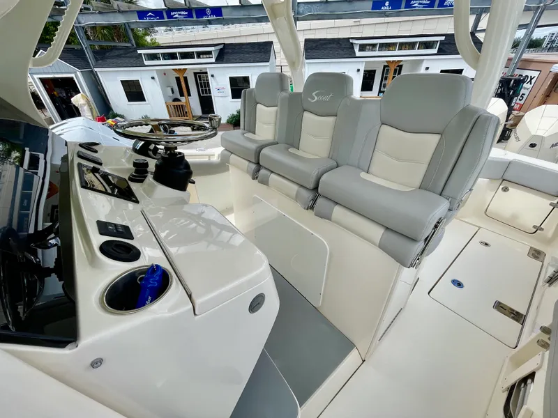 Slide: The Image of Scout 355 LXF 2022 - 18