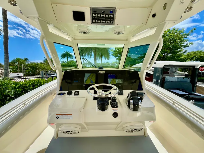 Slide: The Image of Scout 355 LXF 2022 - 21