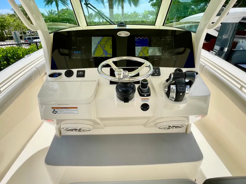 Slide: The Image of Scout 355 LXF 2022 - 23